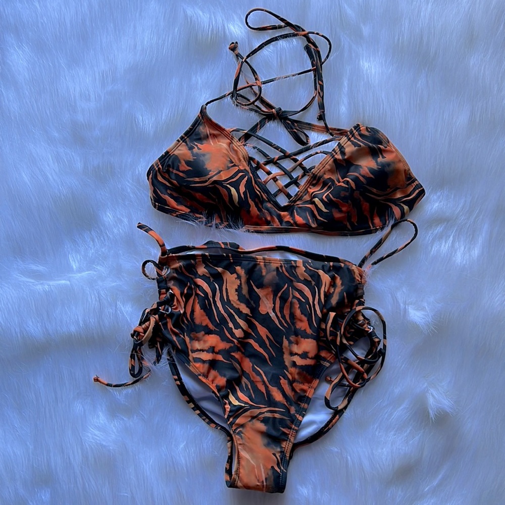 High Waisted Cheeky Bikini Never worn. Xl in the top and M bottom.